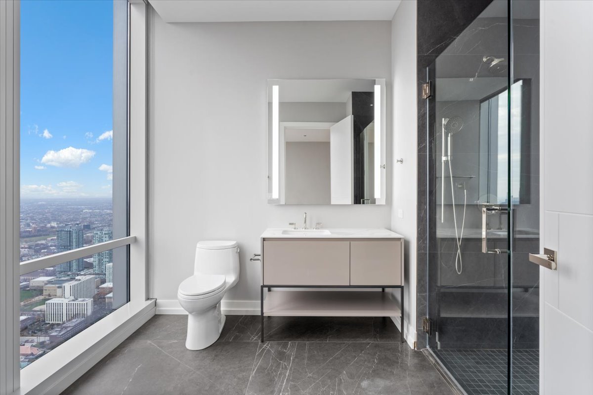 14 W Superior Street Unit: 6002