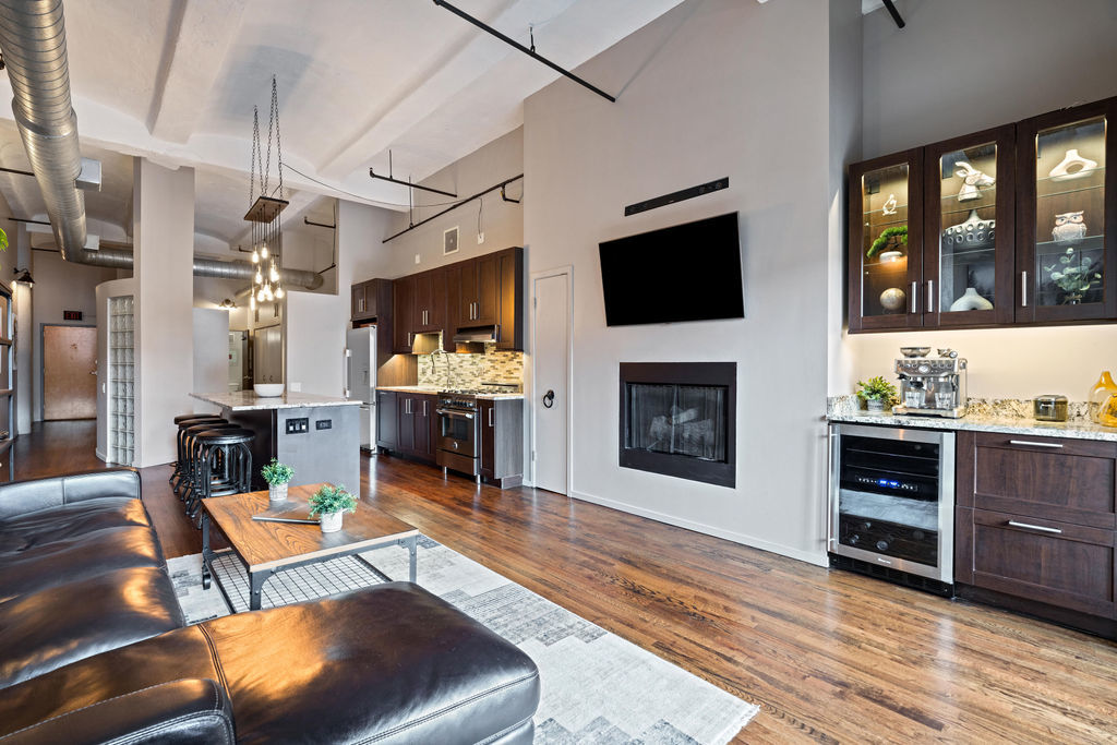 1000 W Washington Boulevard Unit: 420