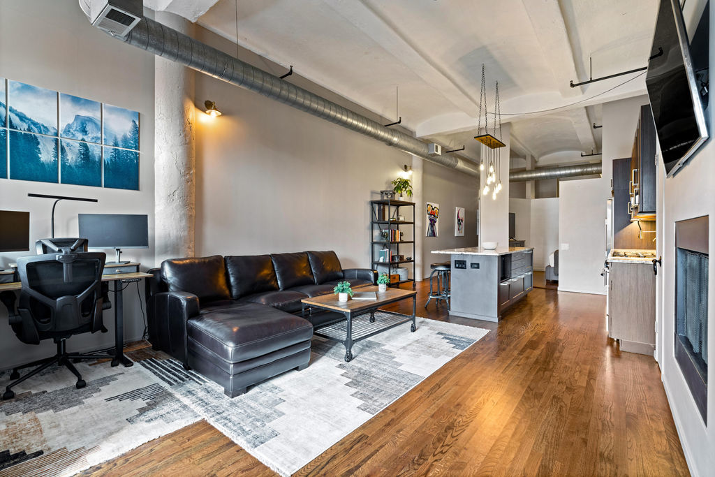 1000 W Washington Boulevard Unit: 420