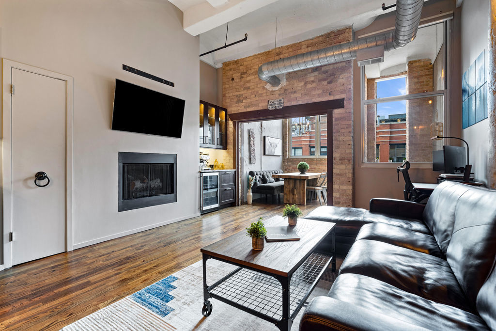 1000 W Washington Boulevard Unit: 420