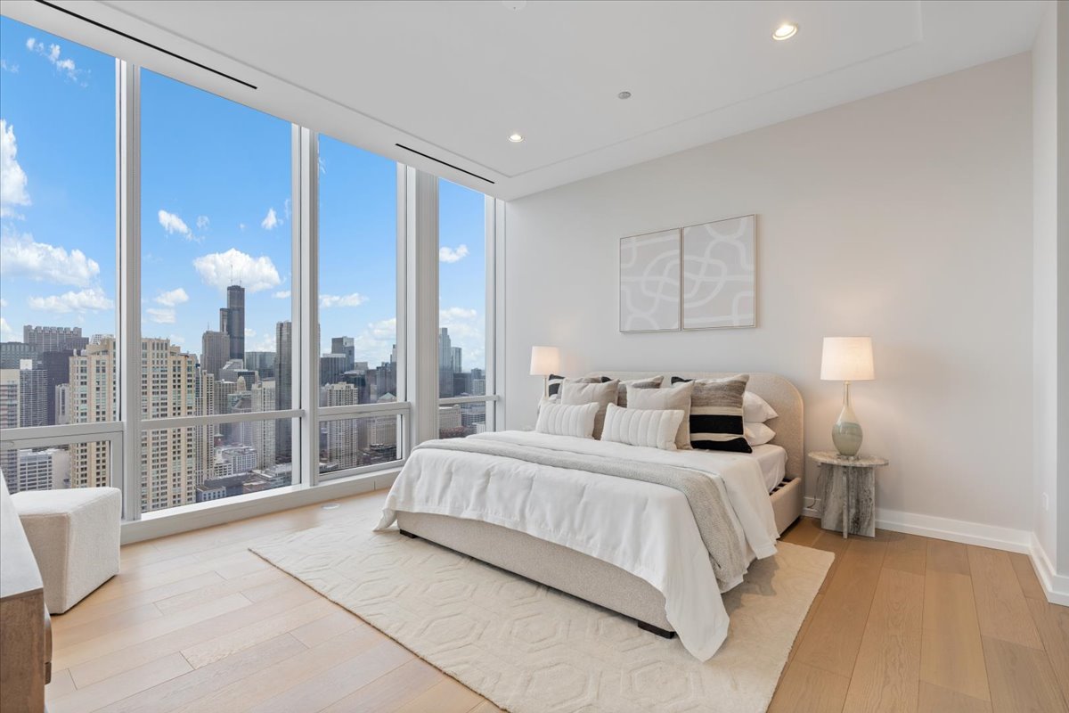 14 W Superior Street Unit: 4702