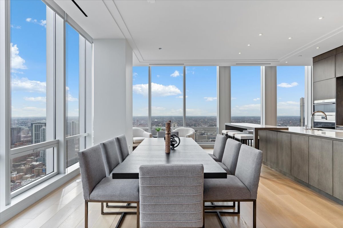14 W Superior Street Unit: 4702