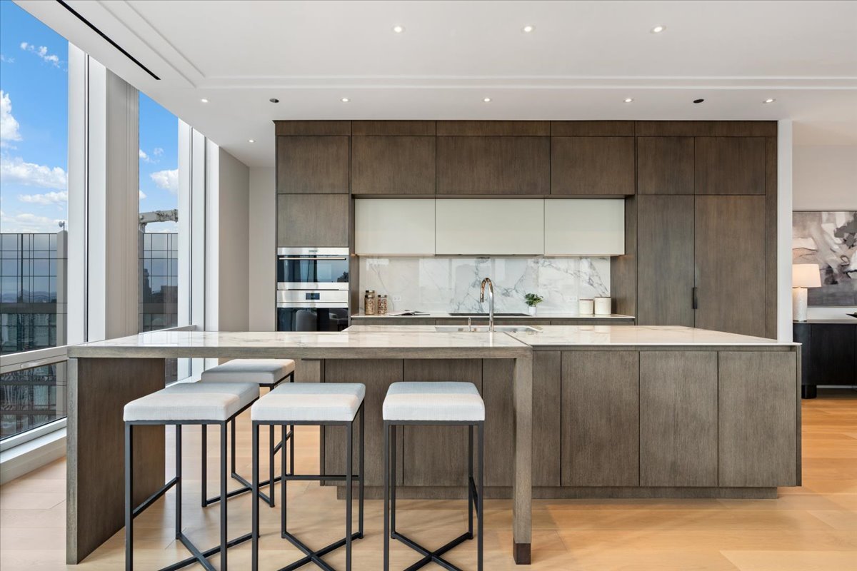14 W Superior Street Unit: 4702