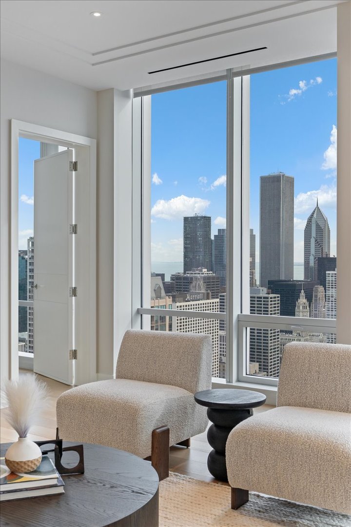 14 W Superior Street Unit: 4702
