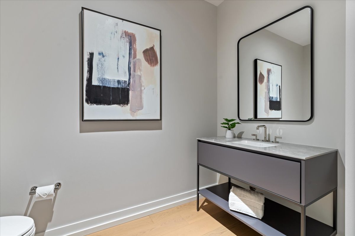 14 W Superior Street Unit: 4702
