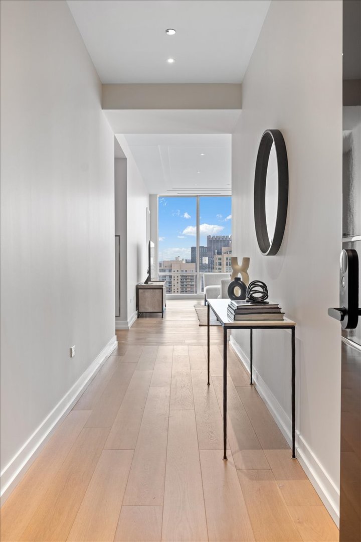 14 W Superior Street Unit: 4702