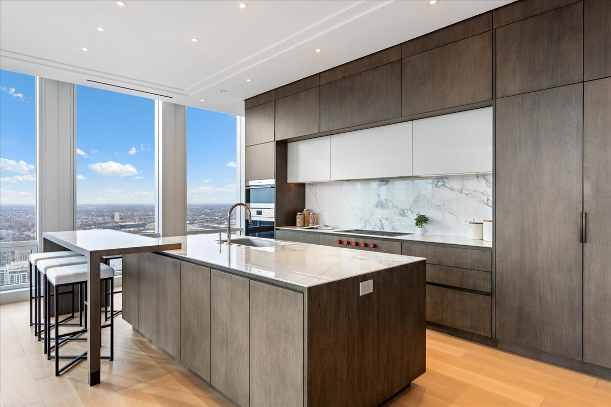 14 W Superior Street Unit: 4702