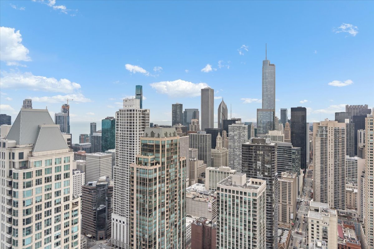 14 W Superior Street Unit: 4702