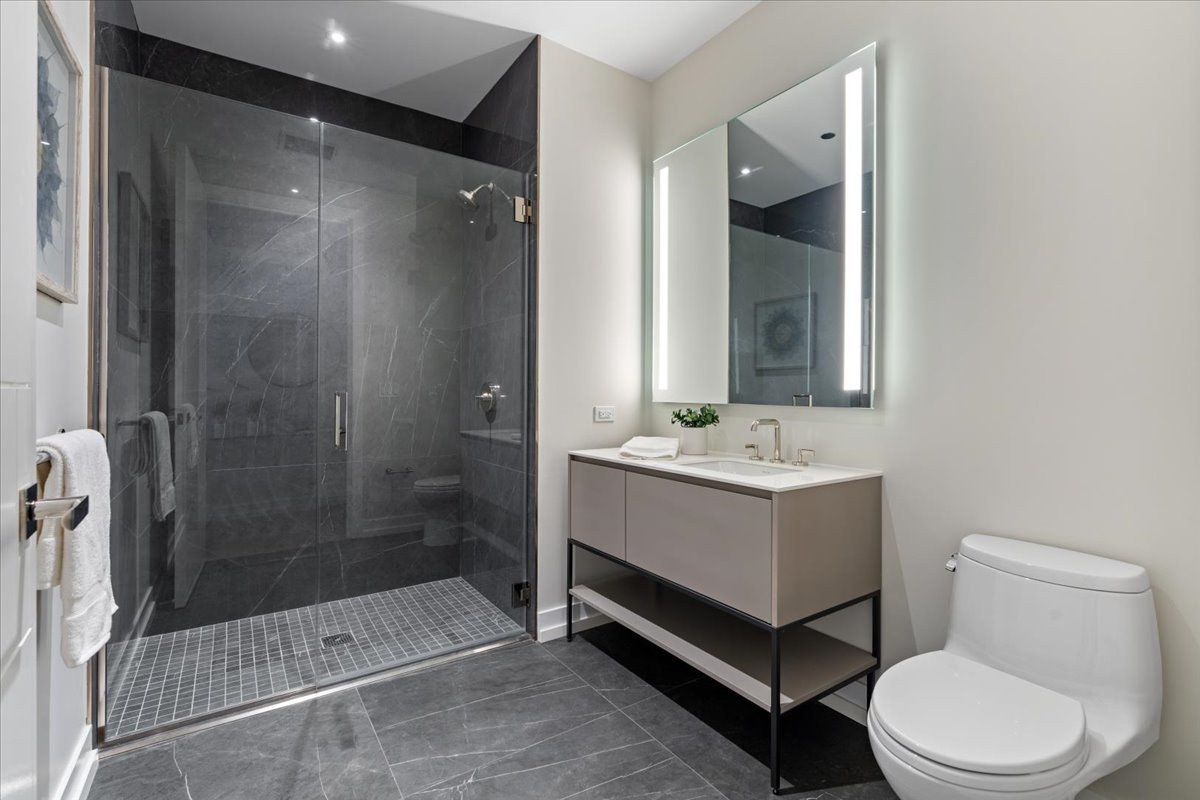 14 W Superior Street Unit: 4702