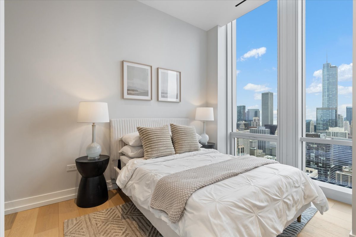 14 W Superior Street Unit: 4702