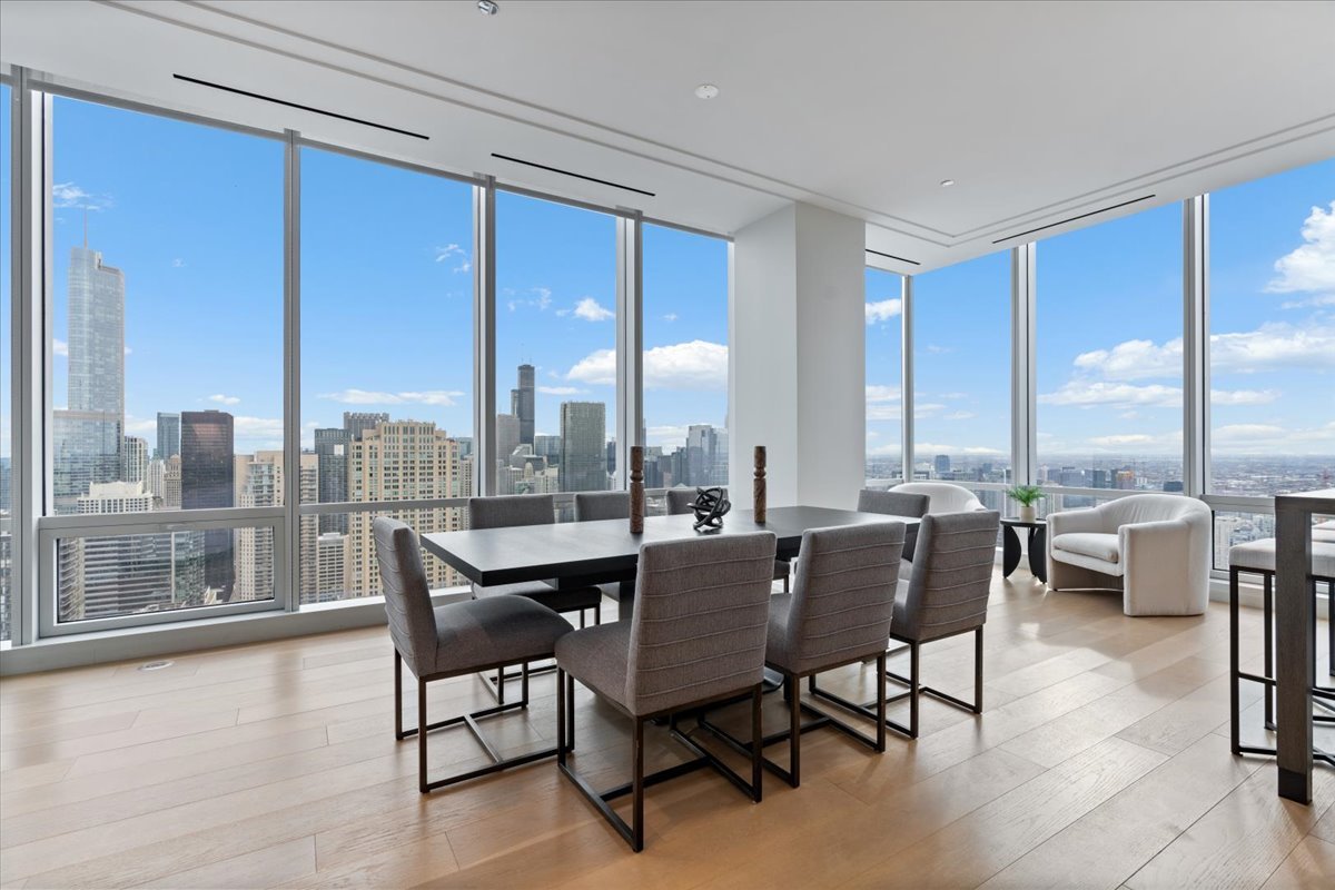 14 W Superior Street Unit: 4702