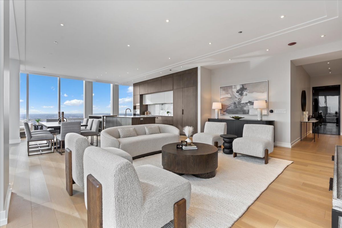 14 W Superior Street Unit: 4702