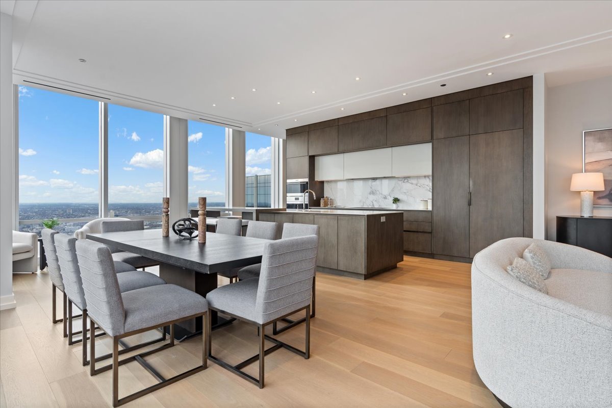 14 W Superior Street Unit: 4702
