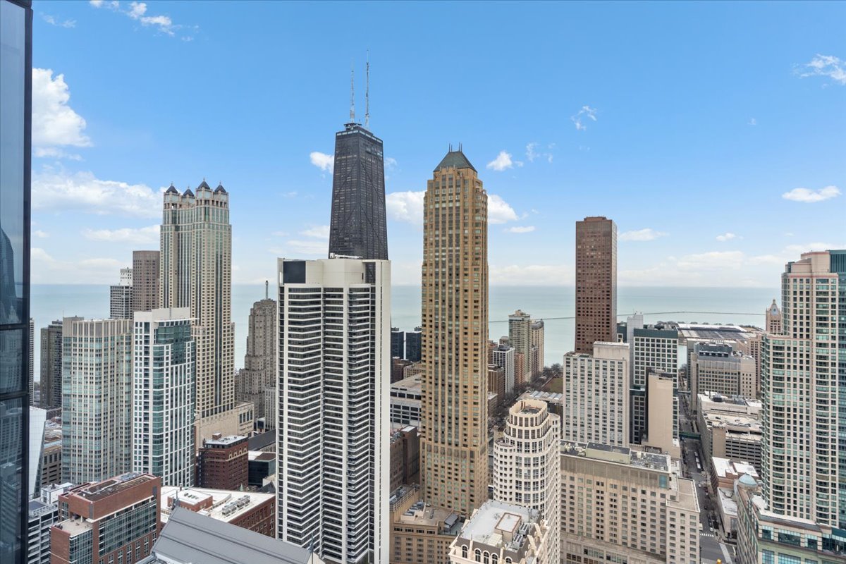 14 W Superior Street Unit: 4702