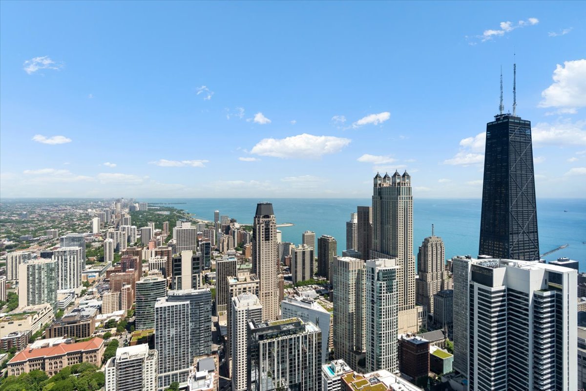 14 W Superior Street Unit: 6201