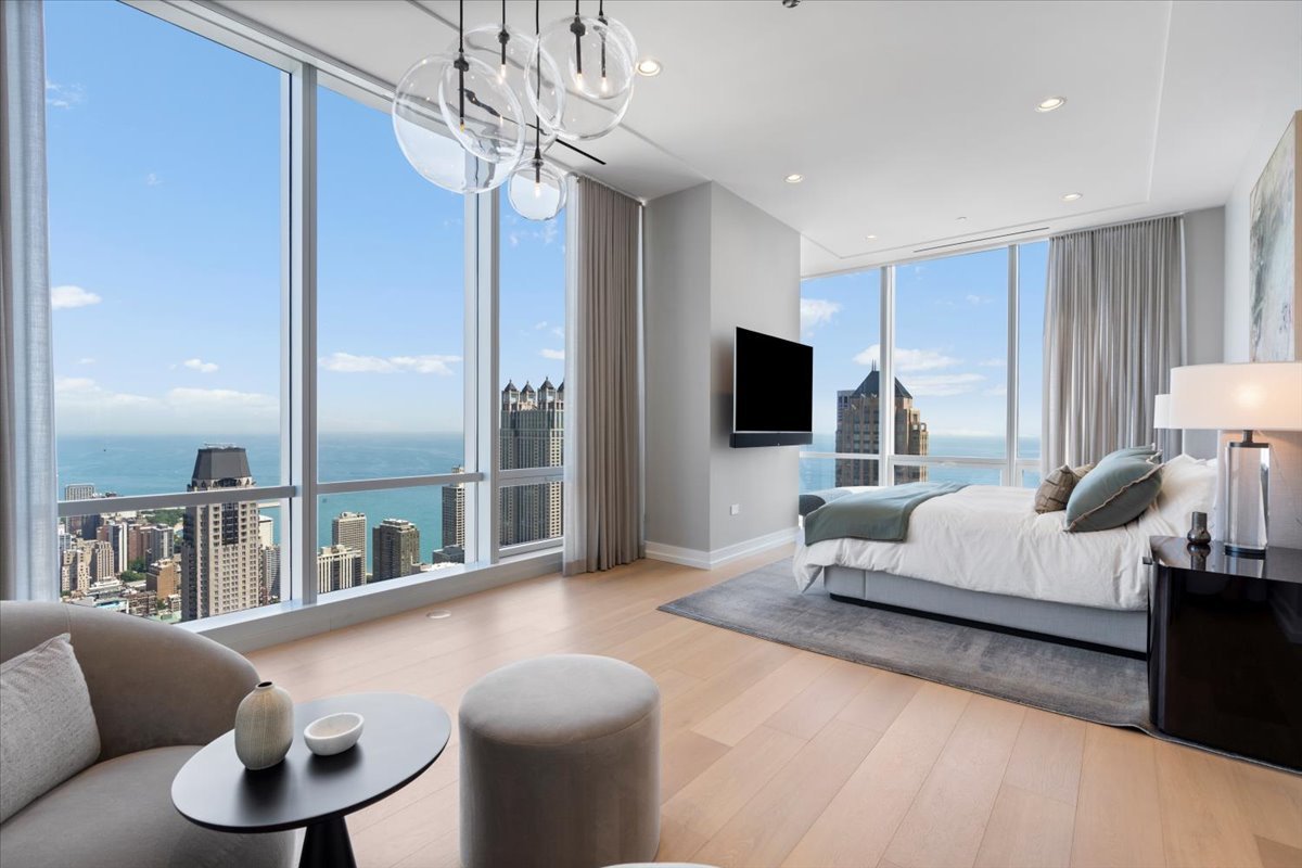 14 W Superior Street Unit: 6201