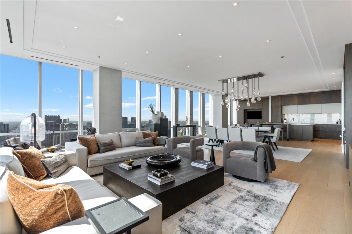 14 W Superior Street Unit: 6201