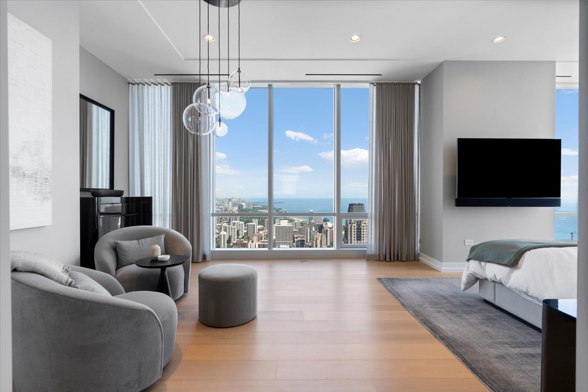 14 W Superior Street Unit: 6201