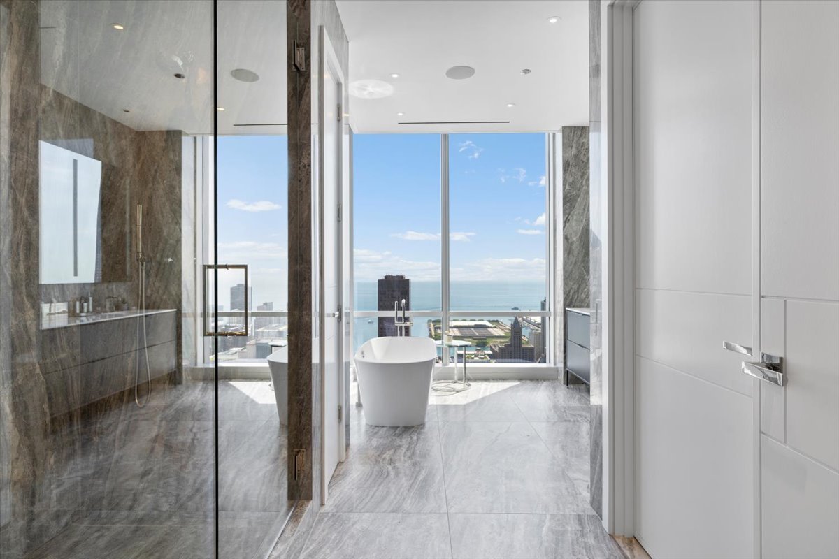 14 W Superior Street Unit: 6201