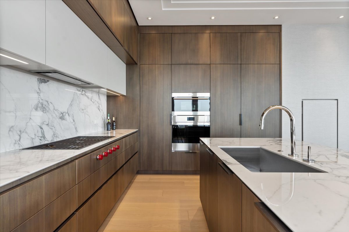 14 W Superior Street Unit: 6201