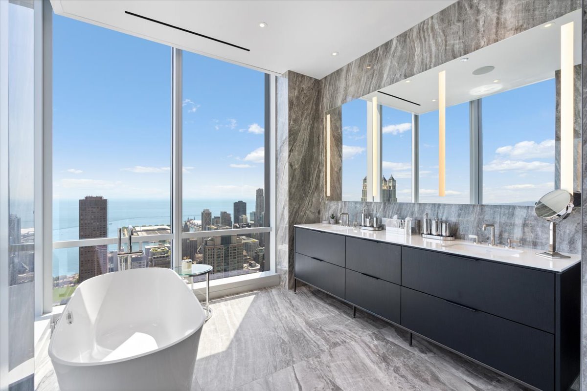 14 W Superior Street Unit: 6201