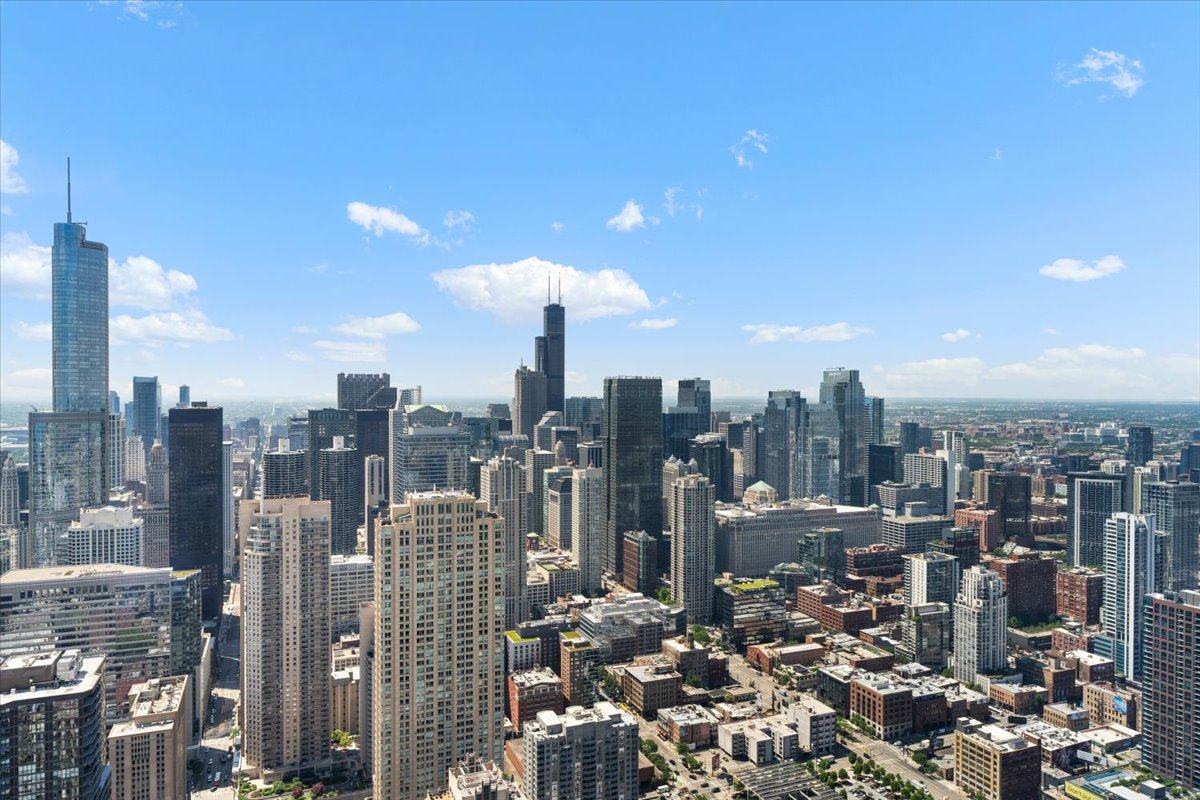 14 W Superior Street Unit: 6201