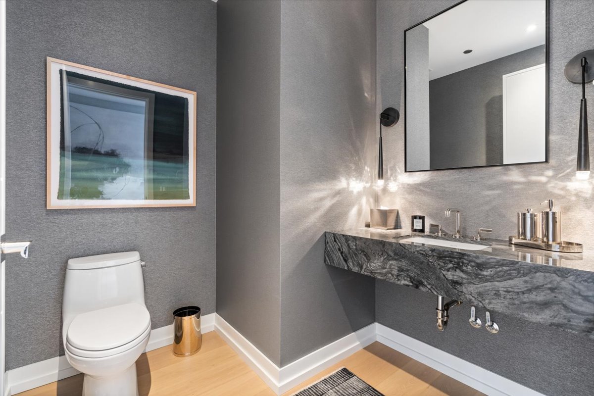 14 W Superior Street Unit: 6201
