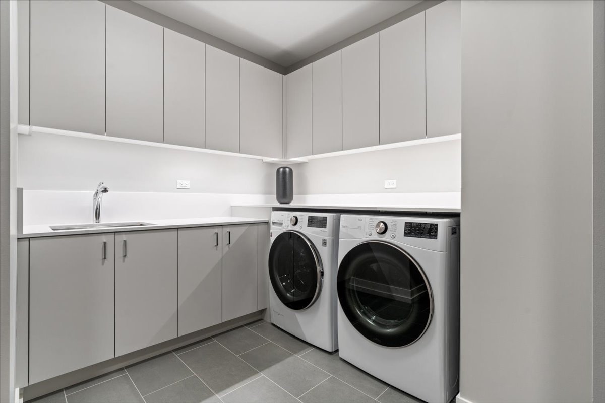 14 W Superior Street Unit: 6201