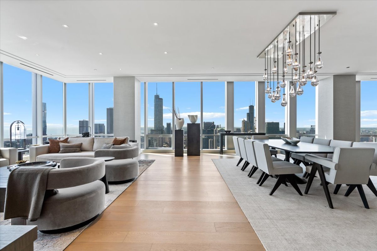 14 W Superior Street Unit: 6201