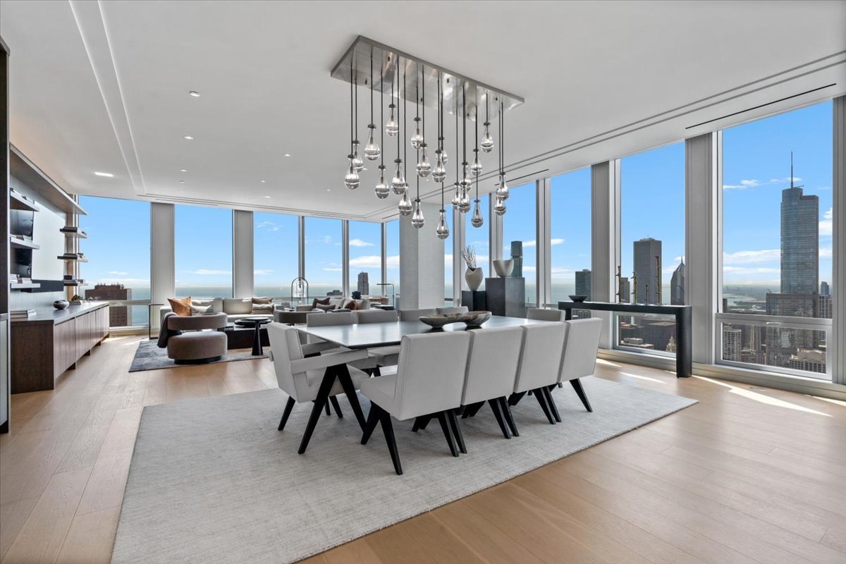 14 W Superior Street Unit: 6201