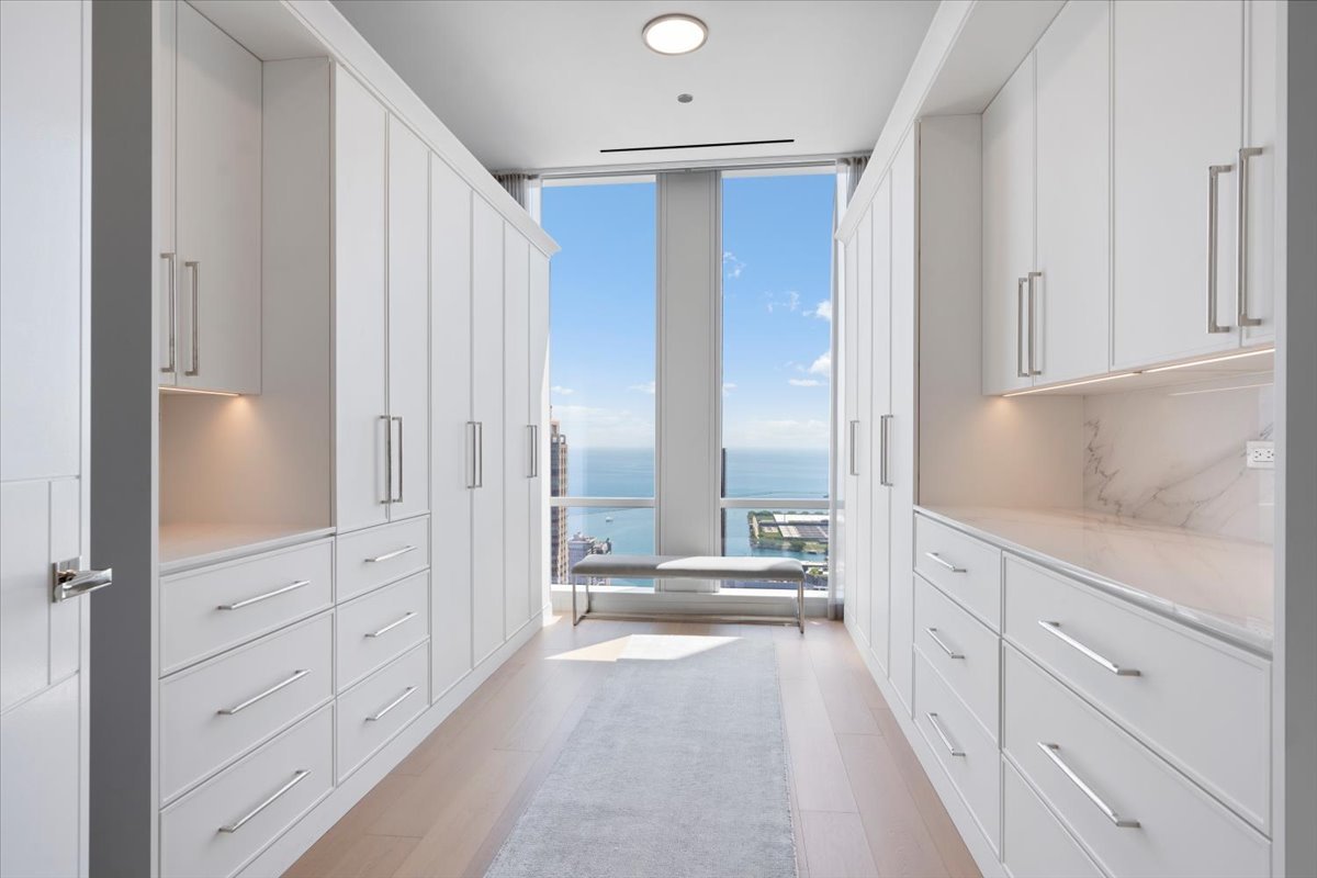 14 W Superior Street Unit: 6201