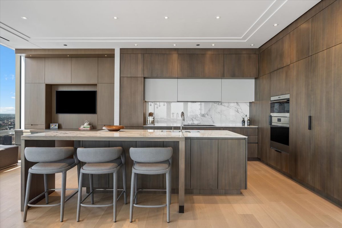 14 W Superior Street Unit: 6201
