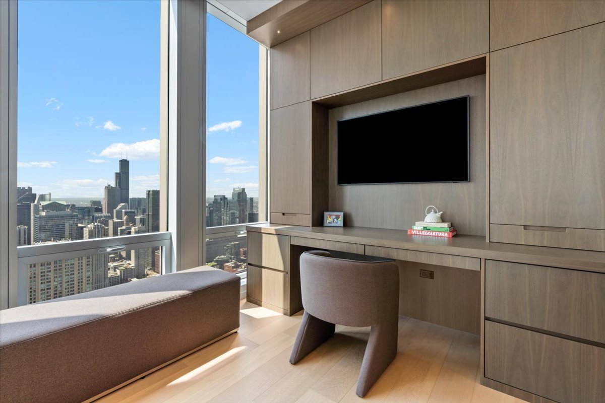 14 W Superior Street Unit: 6201