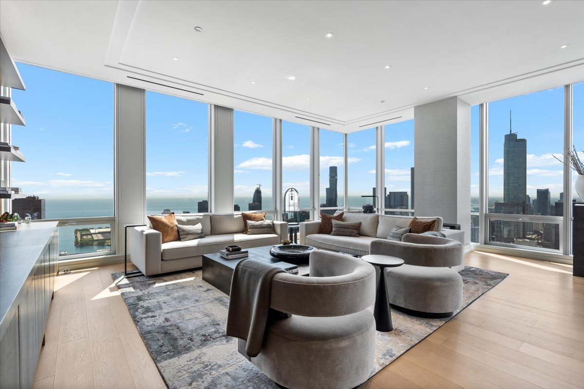 14 W Superior Street Unit: 6201