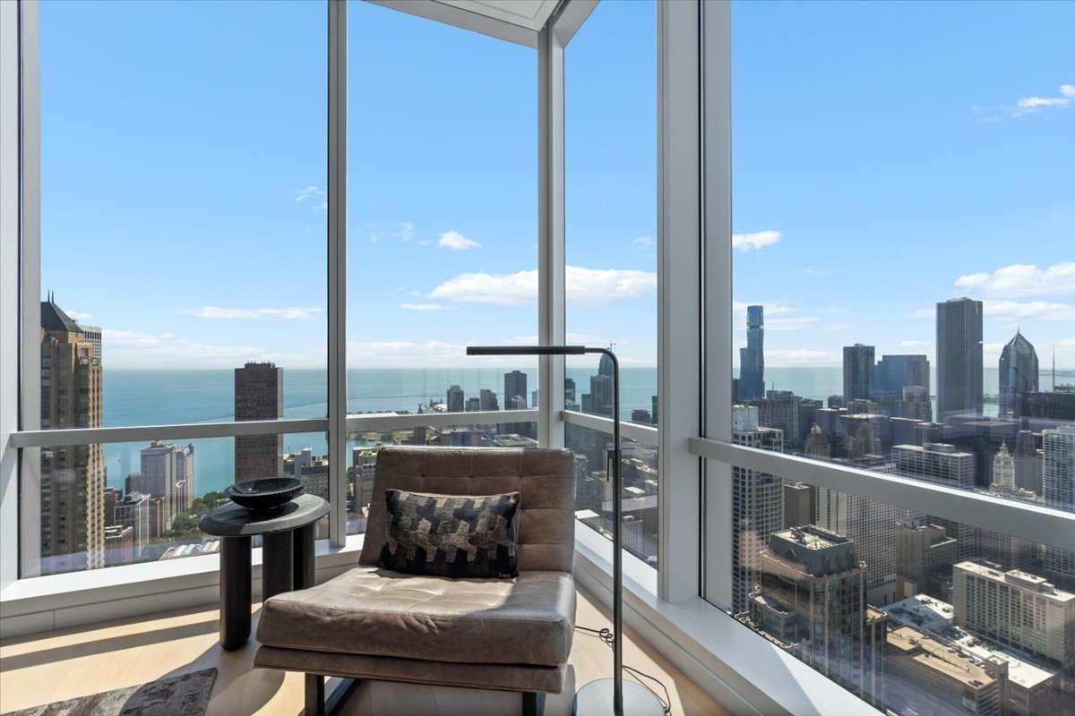 14 W Superior Street Unit: 6201