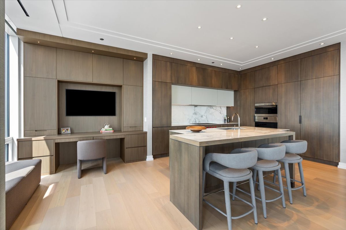 14 W Superior Street Unit: 6201