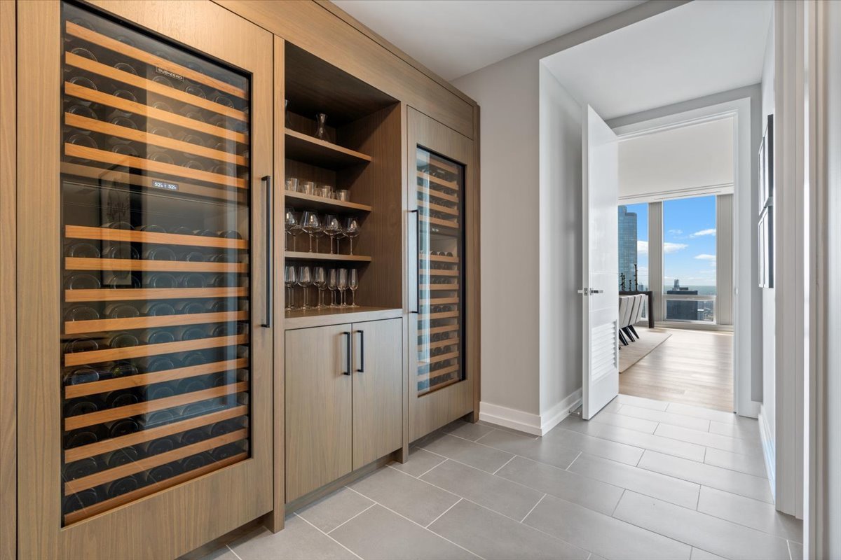 14 W Superior Street Unit: 6201