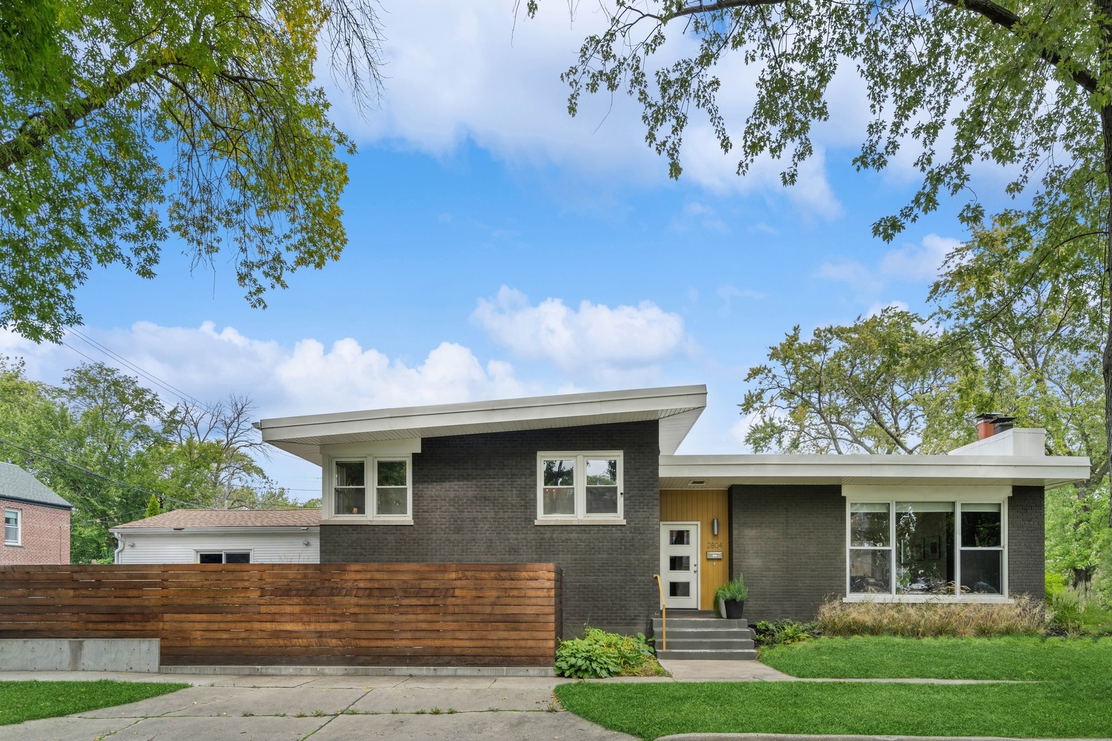2804 W Rascher Avenue