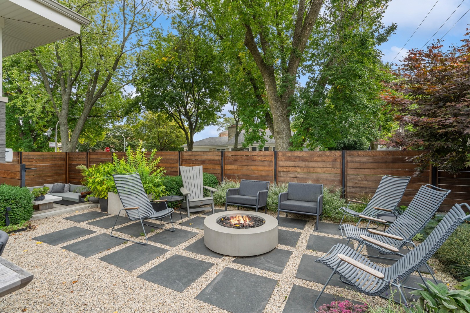 2804 W Rascher Avenue