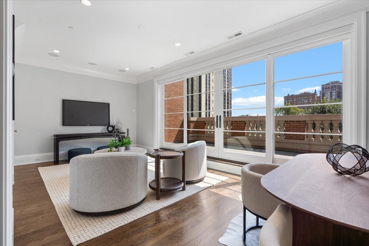 451 W Deming Place