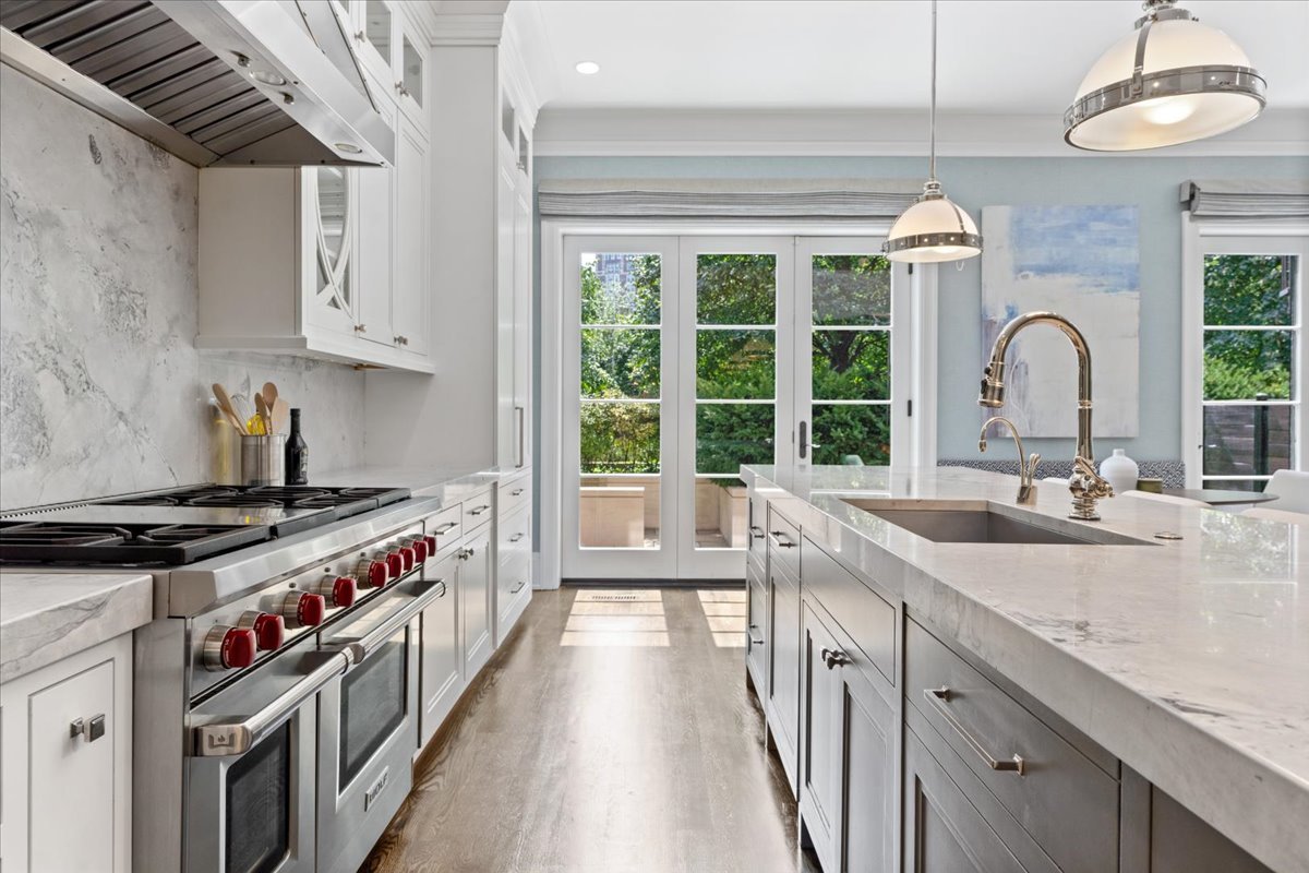 451 W Deming Place
