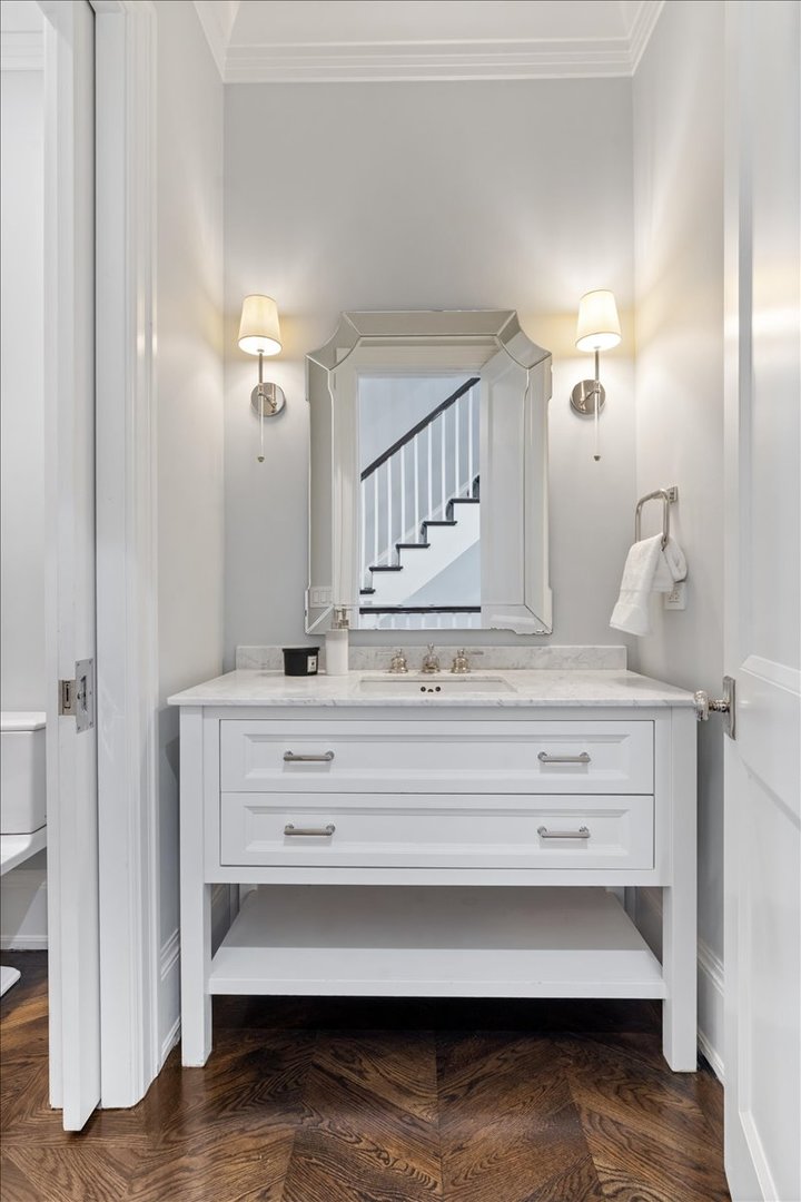 451 W Deming Place