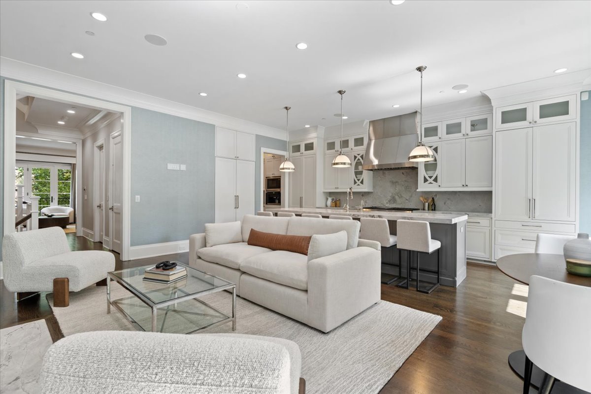 451 W Deming Place