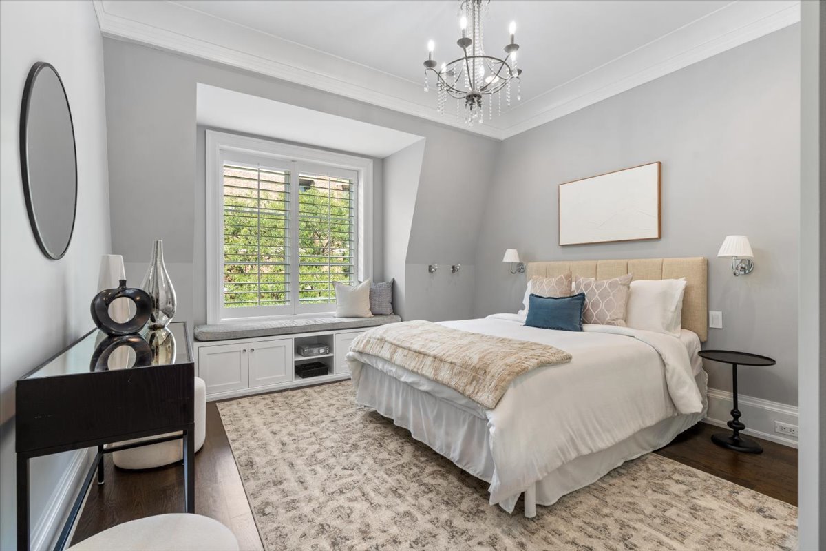 451 W Deming Place