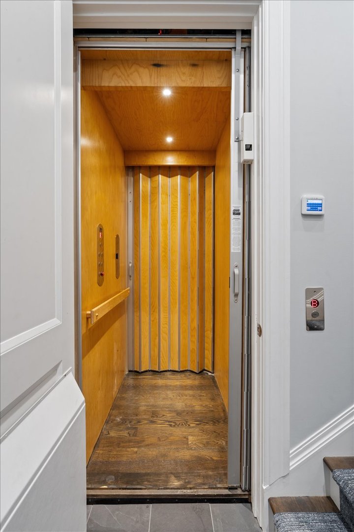 451 W Deming Place