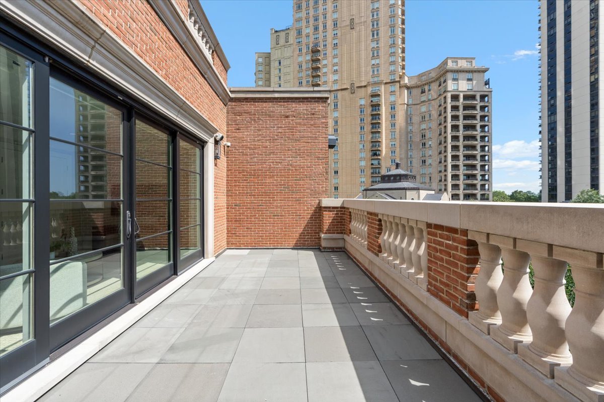 451 W Deming Place