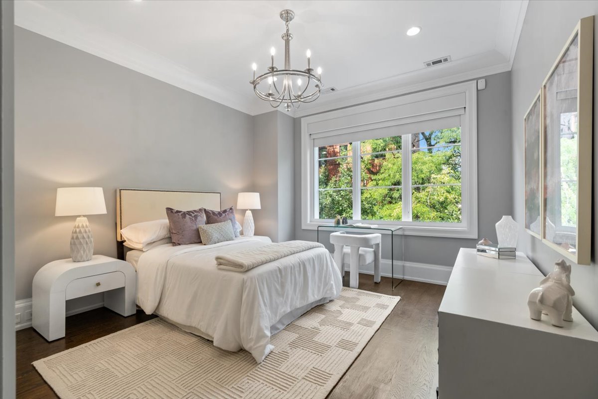 451 W Deming Place