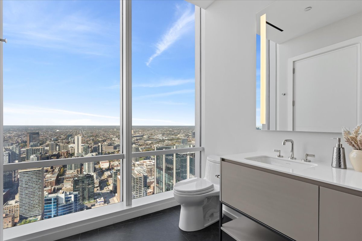 14 W Superior Street Unit: 5103