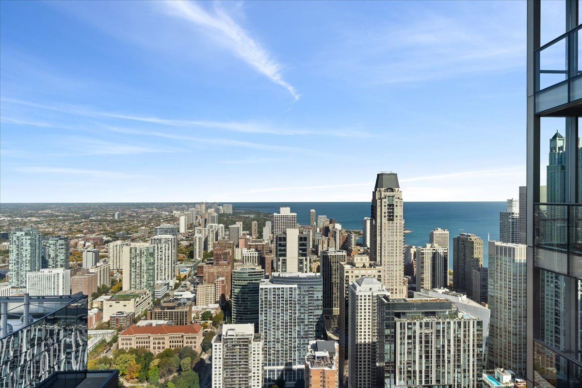 14 W Superior Street Unit: 5103
