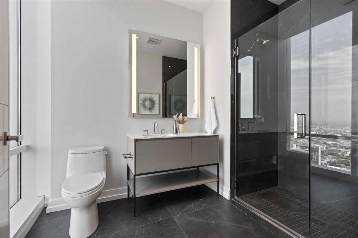 14 W Superior Street Unit: 5103